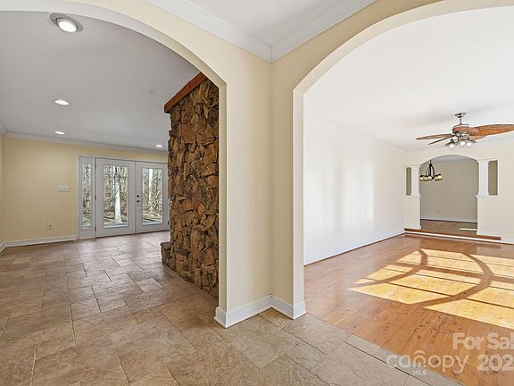 3rd image of 138 Kingsway Cres