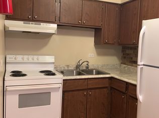 2308 10th St #8, Waukegan, IL 60085