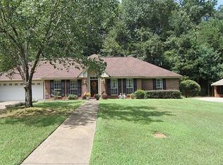 154 Lake Bend Cv, Elmore, AL 36025
