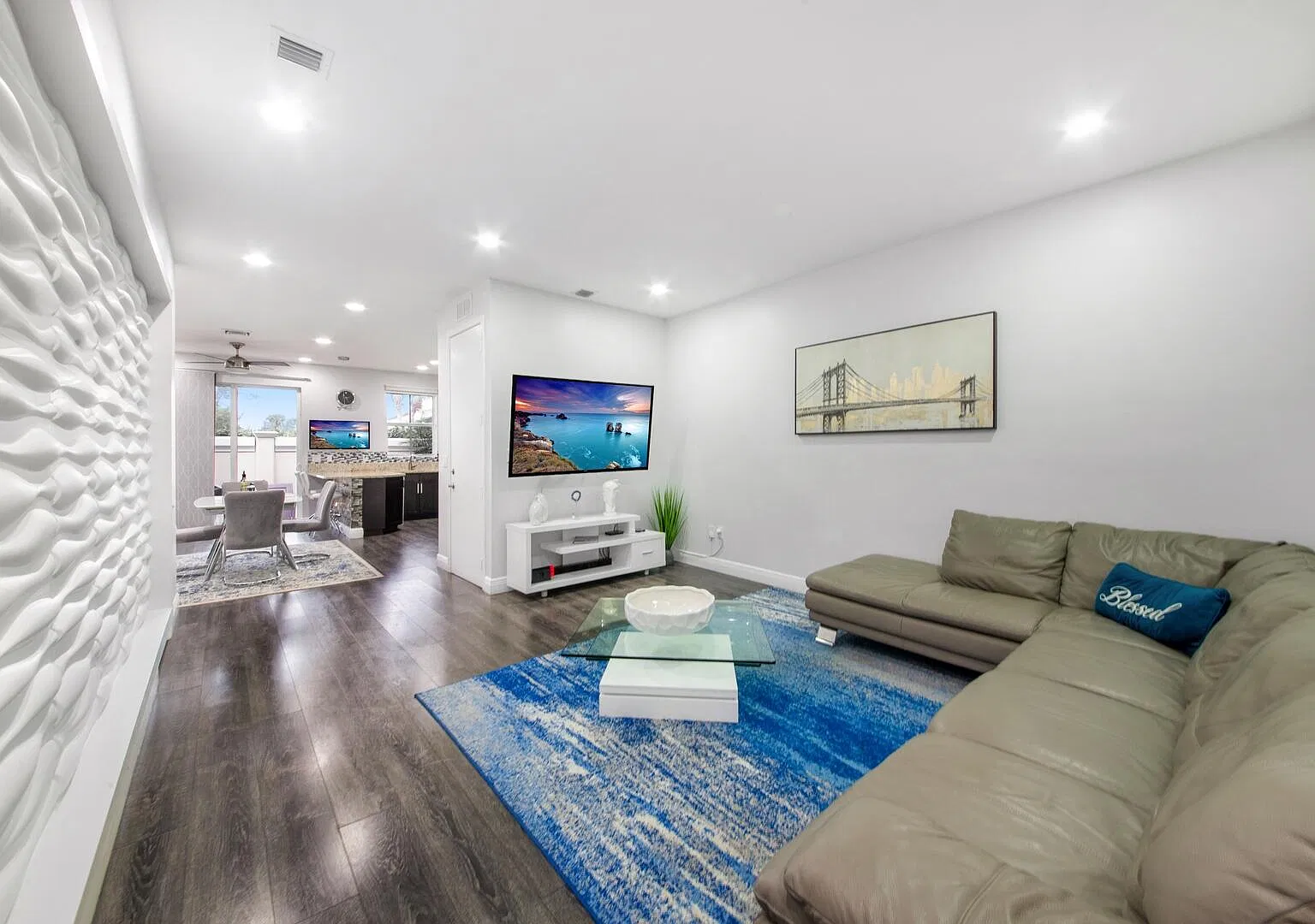 3 bed, 2.5 bath, 1316 sqft, $2,950 — Photo 3