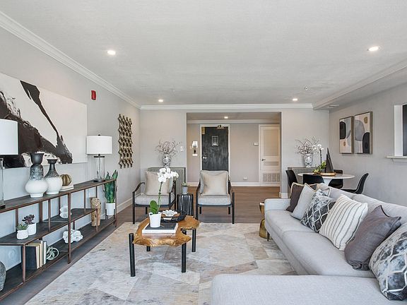 5th image of 454 Wesley Ave #1