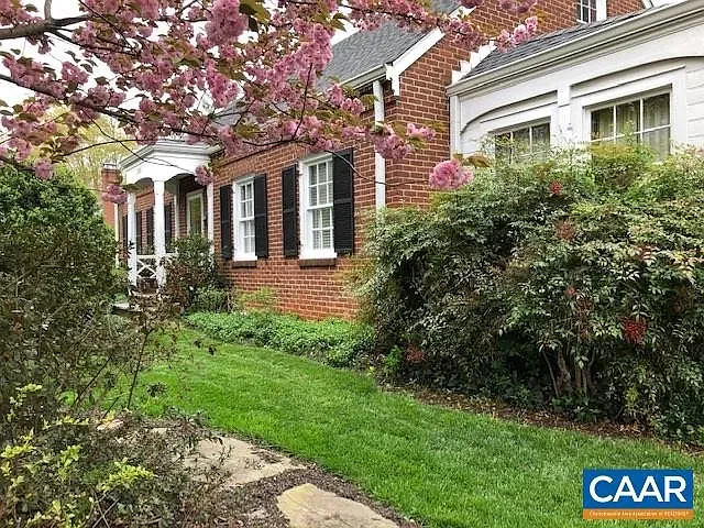4 bed, 2295 sqft, $3,850 — Photo 2