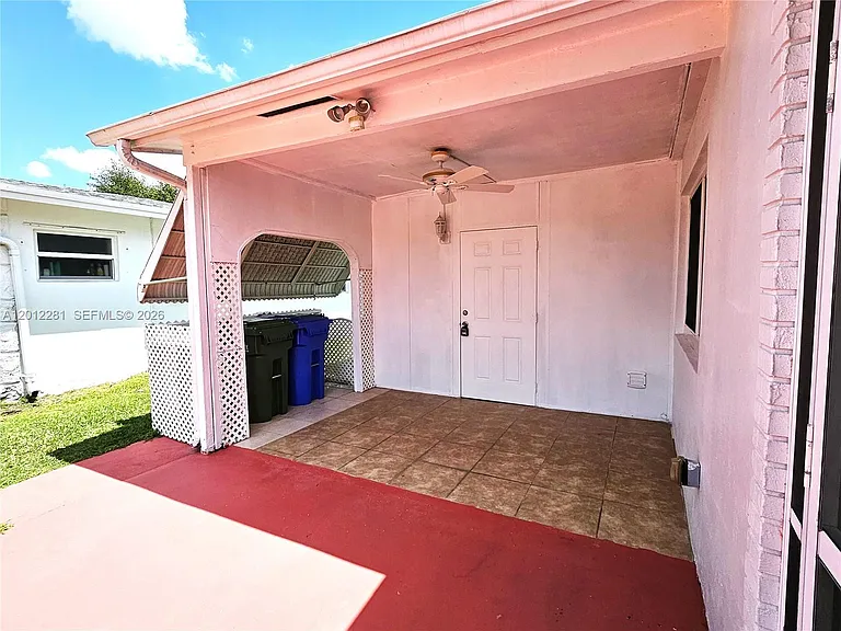 1040 NW 73rd Ter — Photo 9
