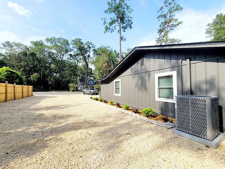 3116 W University Ave — Photo 7