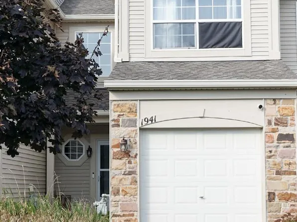 1941 Misty Ridge Ln, Aurora, IL 60503