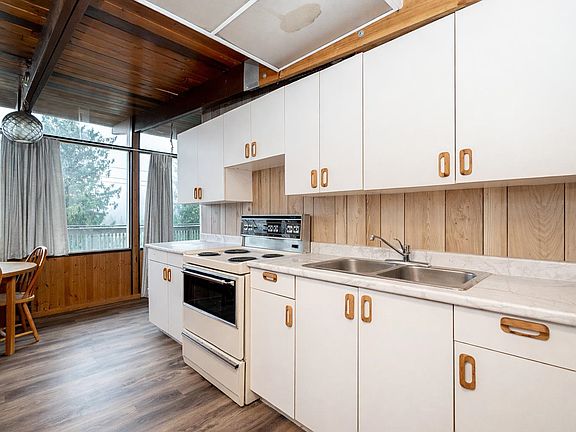 5th image of 44240 Bayview Rd