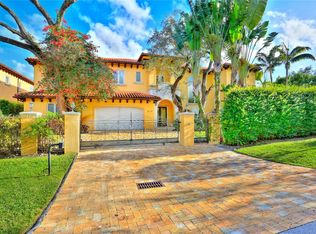 5770 La Luneta Ave, Miami, FL 33155