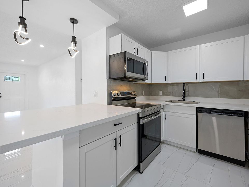 1st image of 530 SW 81st Terrace