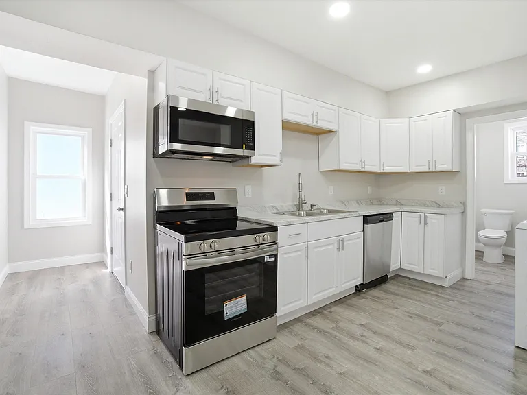 254 Auburn St #1 — Photo 1