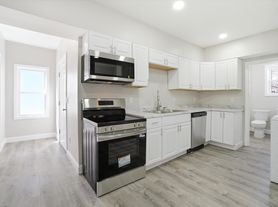 254 Auburn St, Manchester, NH