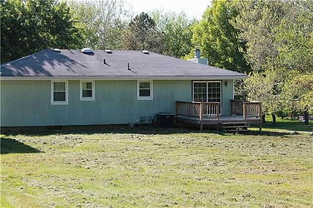 2nd image of 171 NE 1011th Rd