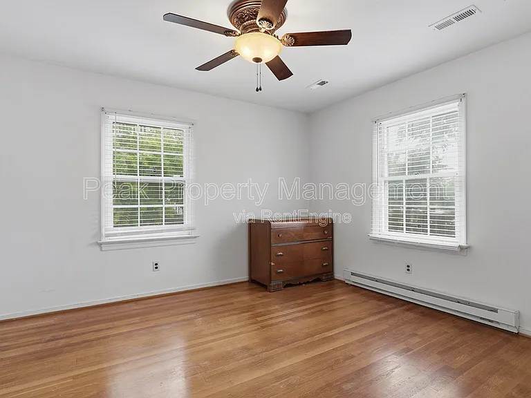 3322 Woodrow Ave — Photo 13