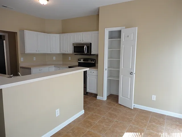 3 bed, 2.0 bath, 1696 sqft, $2,250 — Photo 3