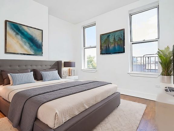 4th image of 352 McGuinness Blvd APT 3L