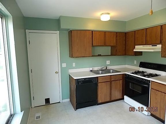 2nd image of 807 Jerome Ave