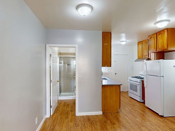 3rd image of 6405 Bancroft Ave #6405