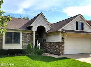 614 Greens Way Blvd #10, Lapeer, MI