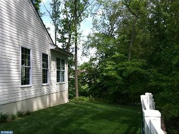 3rd image of 3572 Poplar St
