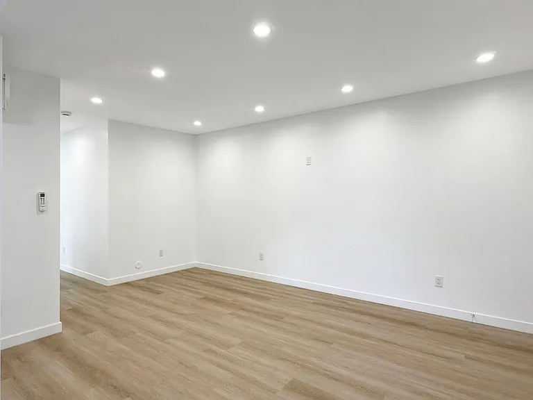 2247 Earl Ave — Photo 6