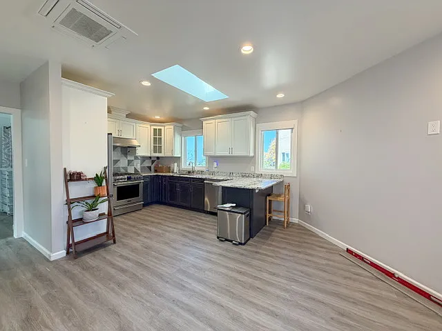 Studio, $2,350 — Photo 3
