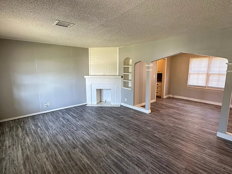 3305 NW 25th St — Photo 3