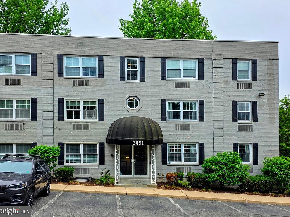 1st image of 2051 N Woodstock St APT 201