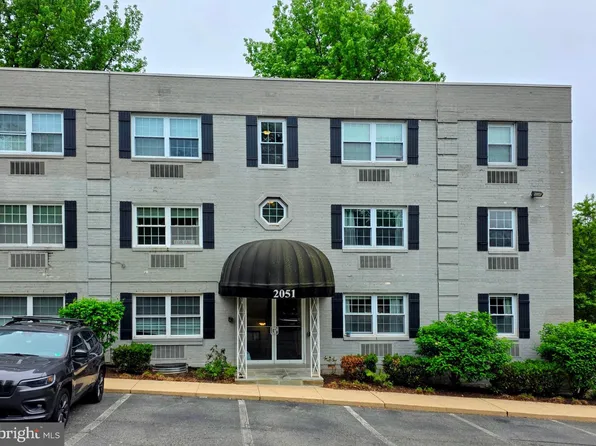 2051 N Woodstock St APT 201, Arlington, VA 22207