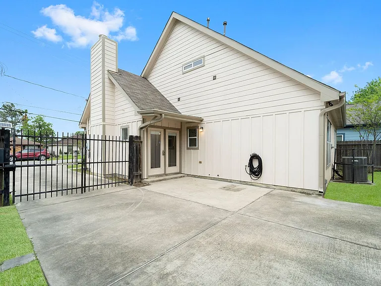 3548 Rebecca St — Photo 30