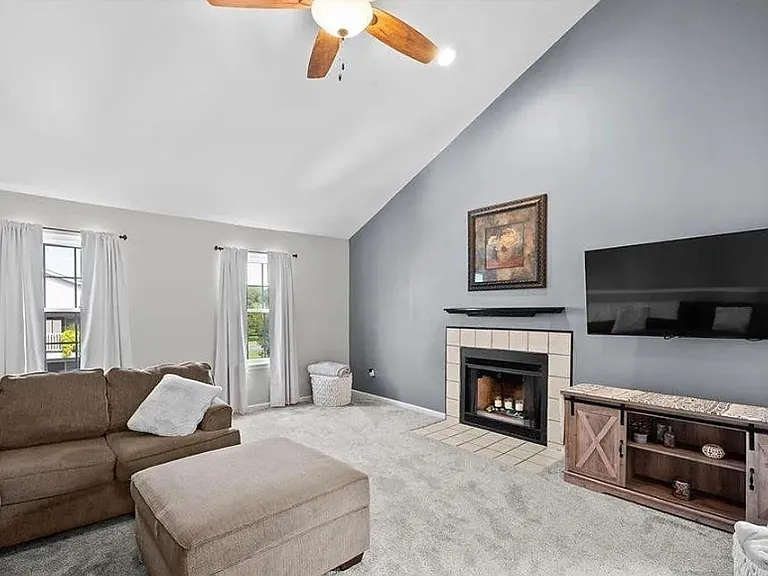 710 Briarwood Dr #B — Photo 5