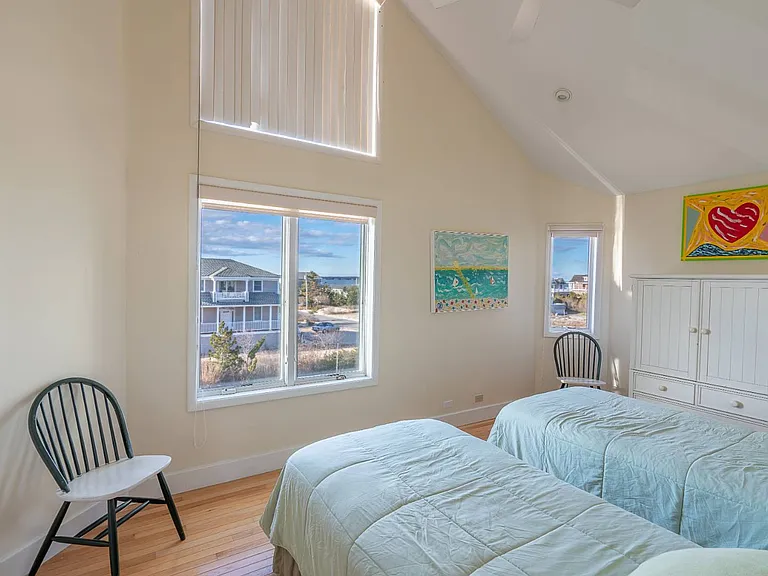 819 Dune Rd — Photo 12