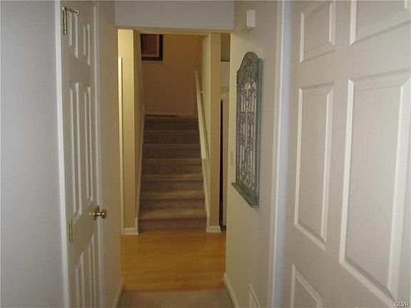 5th image of 2540 Hawthorn Dr