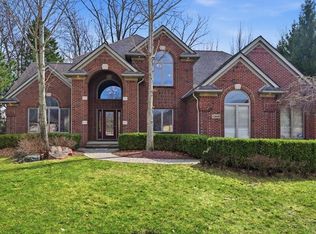 52018 Loon Ct, Shelby Township, MI 48315