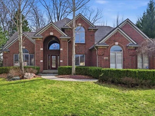 52018 Loon Ct, Shelby Township, MI 48315