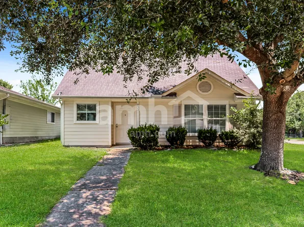 833 Lightningbug Ln, Conroe, TX 77301