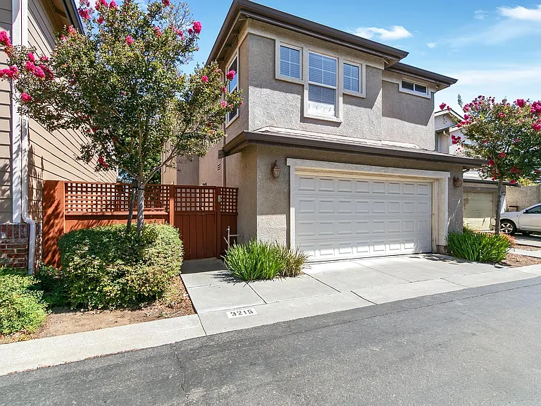 3215 Puffin Cir — Photo 2