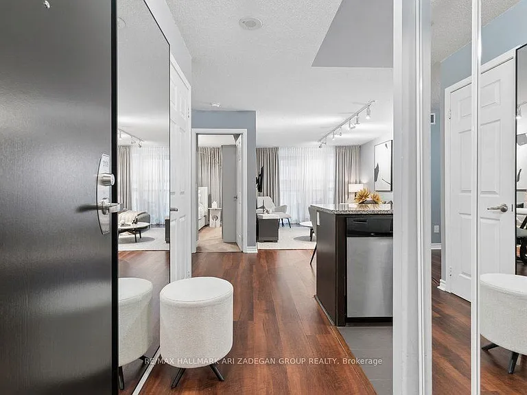 19 Grand Trunk Cres #3108 — Photo 3