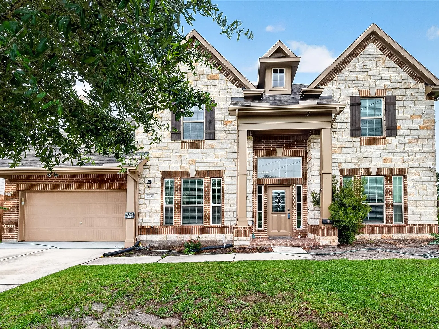7 bed, 5.0 bath, 4200 sqft, $4,000 — Photo 2