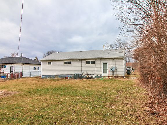 4th image of 5098 Hacket Dr