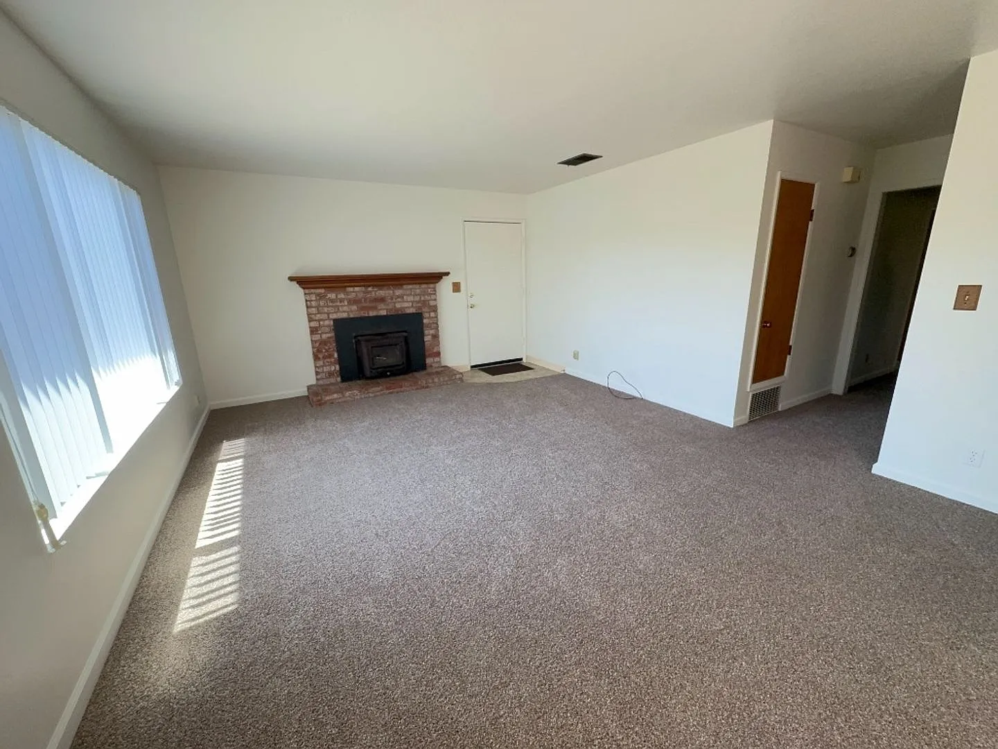 3 Bed 2 Bath Home Located in Eureka! — Photo 4