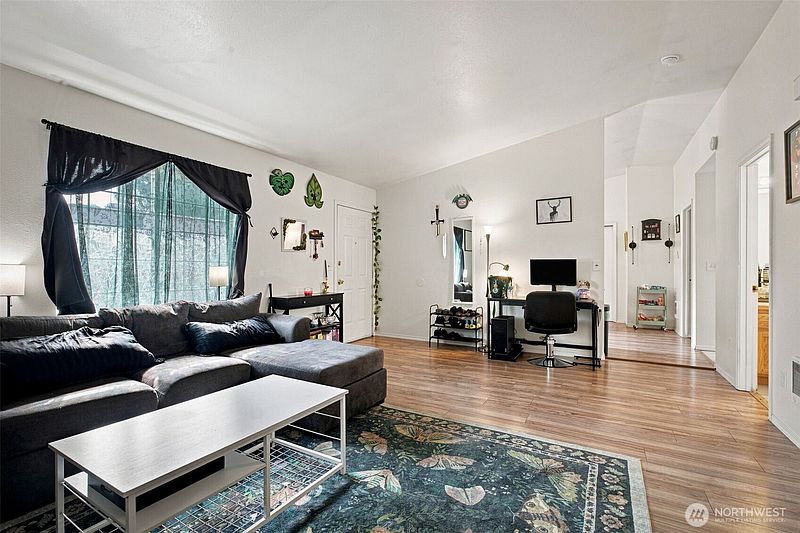 3rd image of 1403 S 18th Avenue
