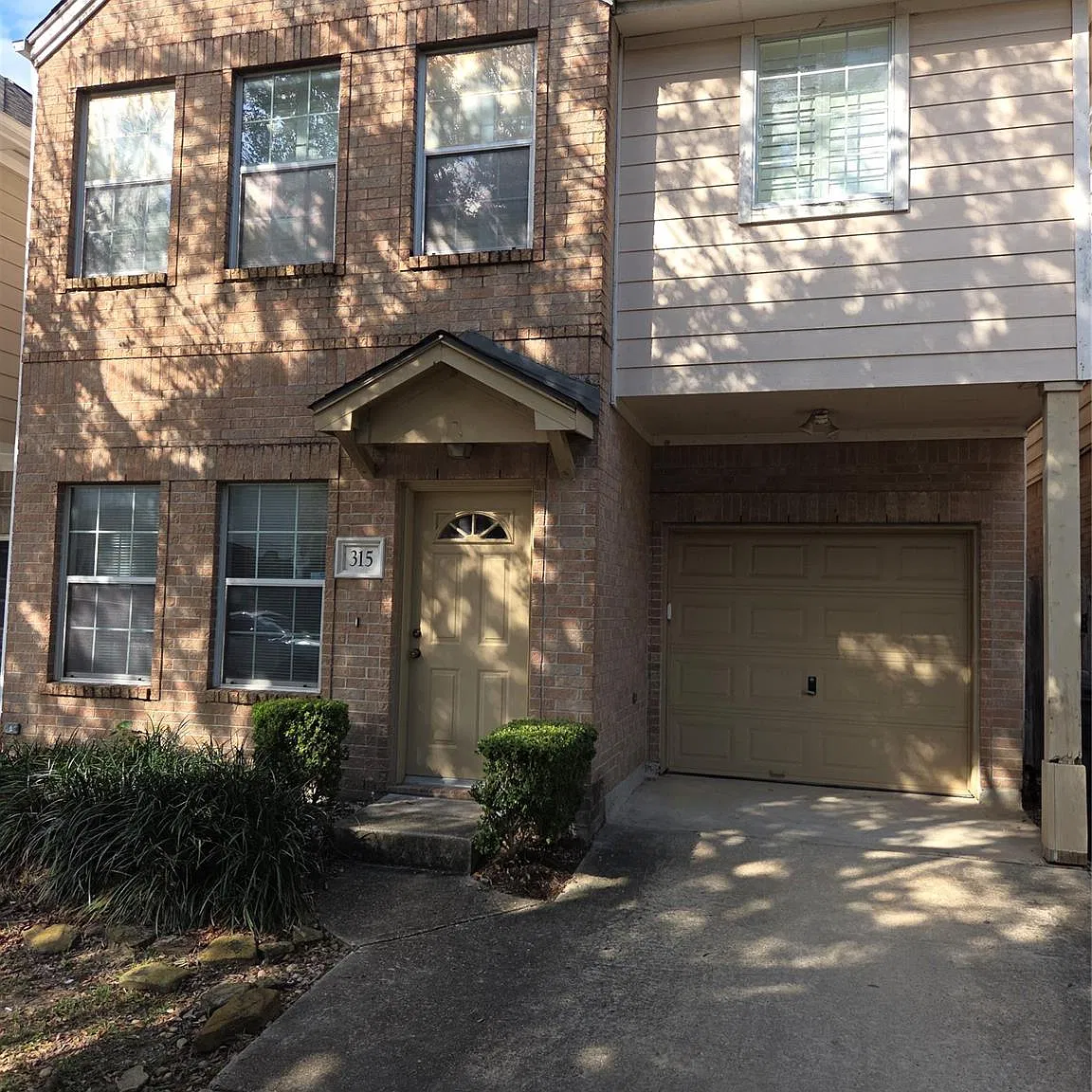 2 bed, 2.0 bath, 1350 sqft, $1,900 — Photo 1