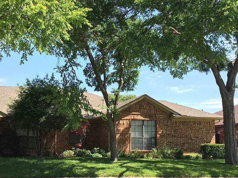 544 Grace Ln — Photo 1