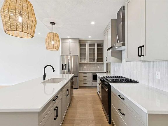 4th image of 640 S Shawnee Ter SW