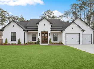 420 Belle Pointe Dr, Madisonville, LA 70447