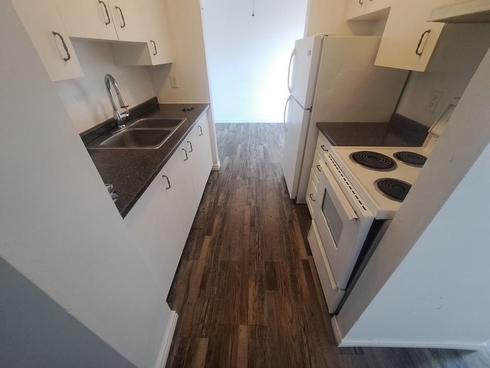 1st image of 409 Main St E #208
