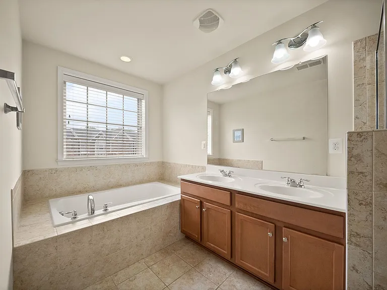 1439 Occoquan Heights Ct — Photo 27