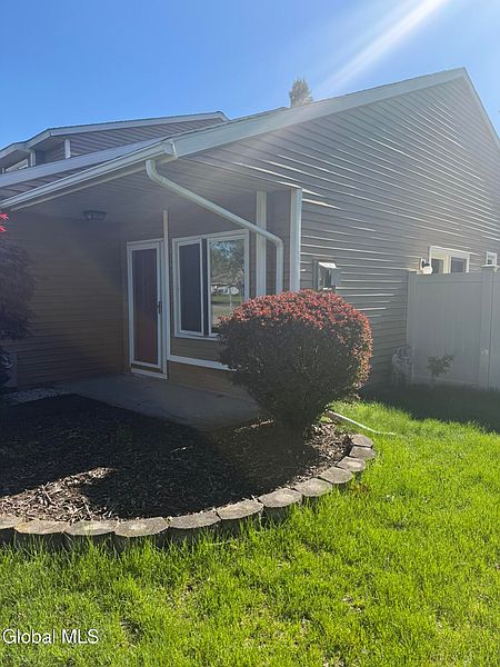 2nd image of 2050 Rosedale Way