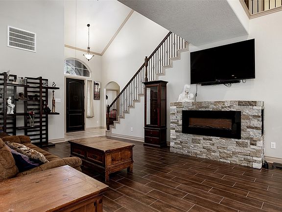 5th image of 27380 Saddle Horn Dr