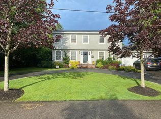 215 Woodsome Rd, Babylon, NY 11702