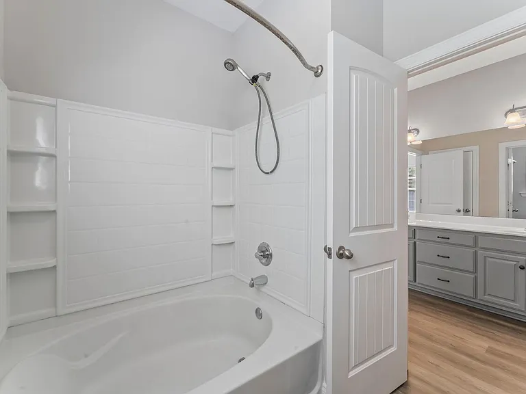 338 Rowlette Cir — Photo 15